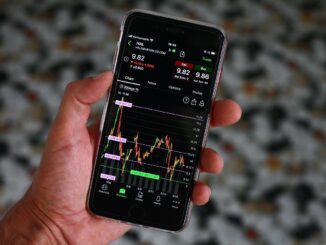 tech sector turbulence s p 500 stocks lead decline