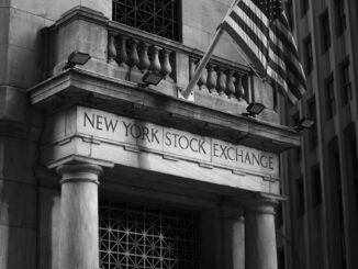 wall street reacts to big tech concerns as nasdaq faces major drop