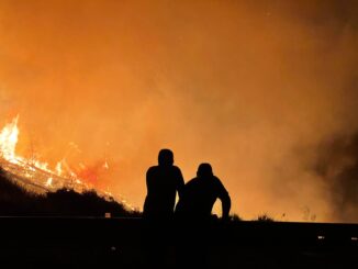 british columbia wildfire doubles to 36 square miles triggering emergency and us smoke alerts